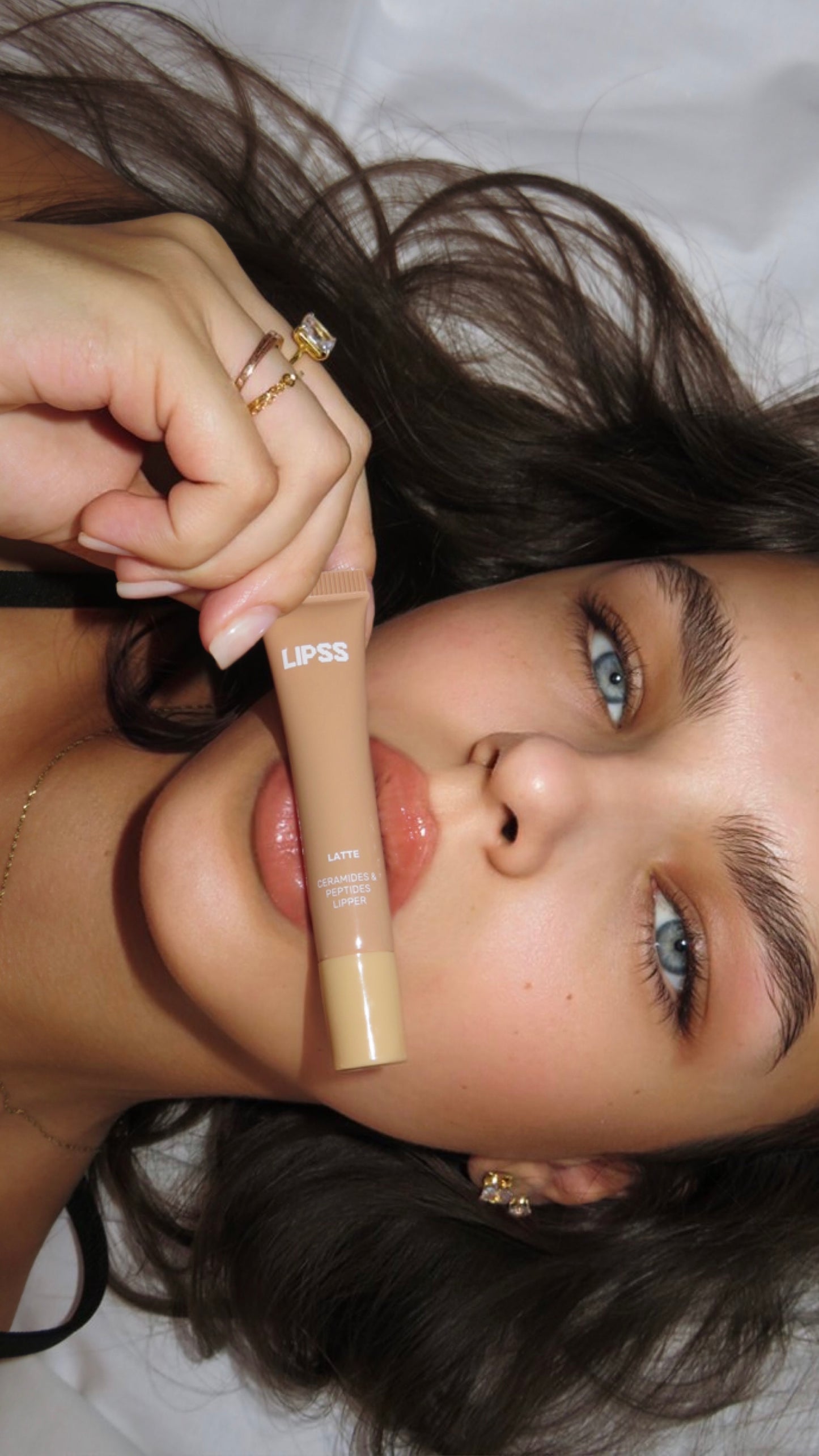 Lesk na rty "Lipss Latte"